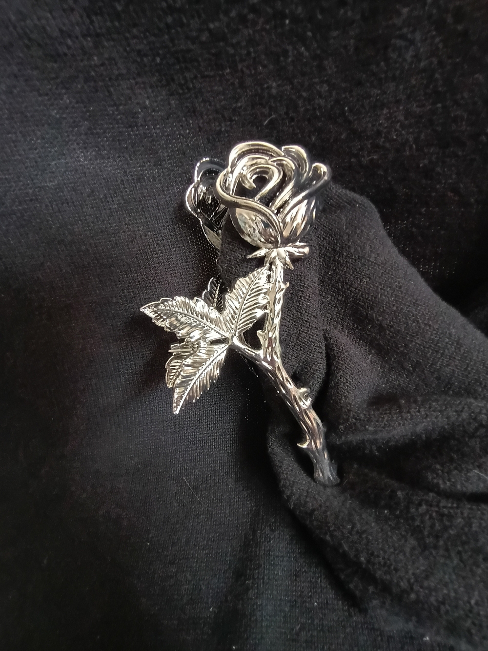 *NWOT* Silver Rose Stem Hair Clip - Elegant Floral Hair Accessories